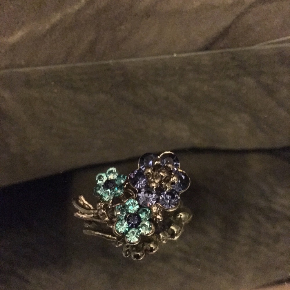 Flower pin - Picture 2 of 2